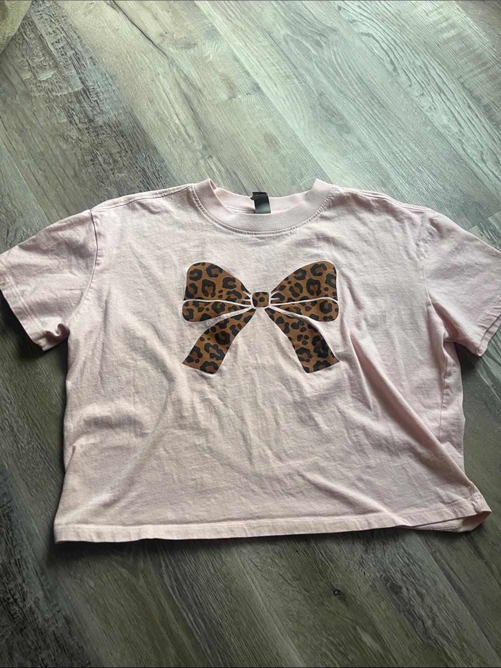 Girls' Light Pink Short-Sleeve Tee with Leopard Bow Print